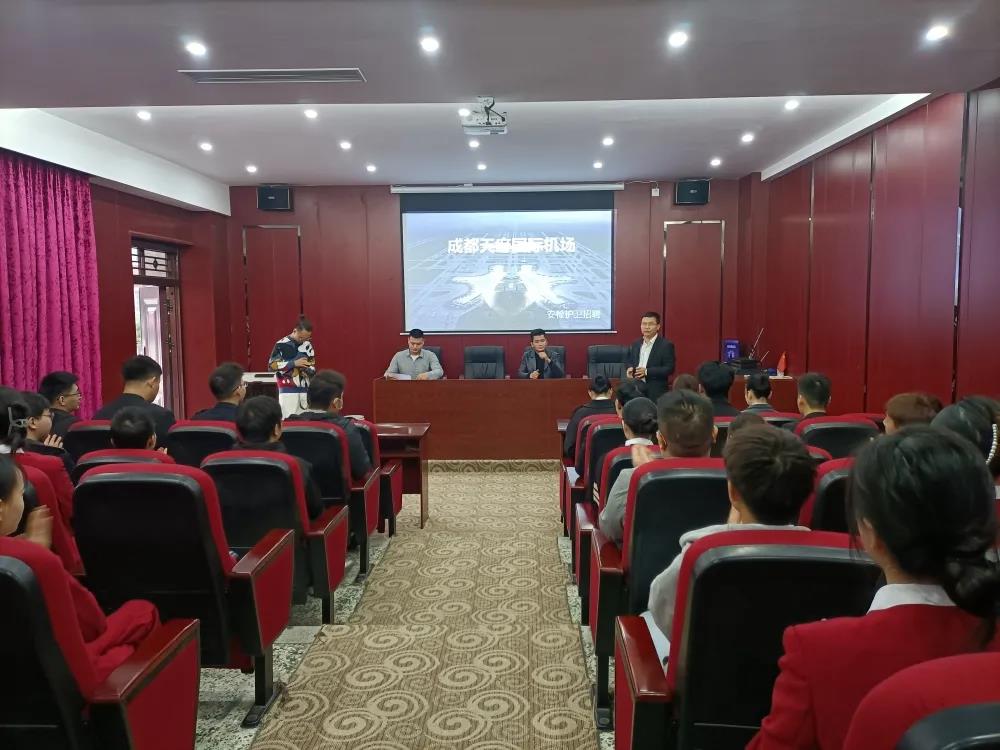 【就业新闻】||应届毕业生校园专场招聘会(图1) 【就业新闻】||应届毕业生校园专场招聘会(图1)